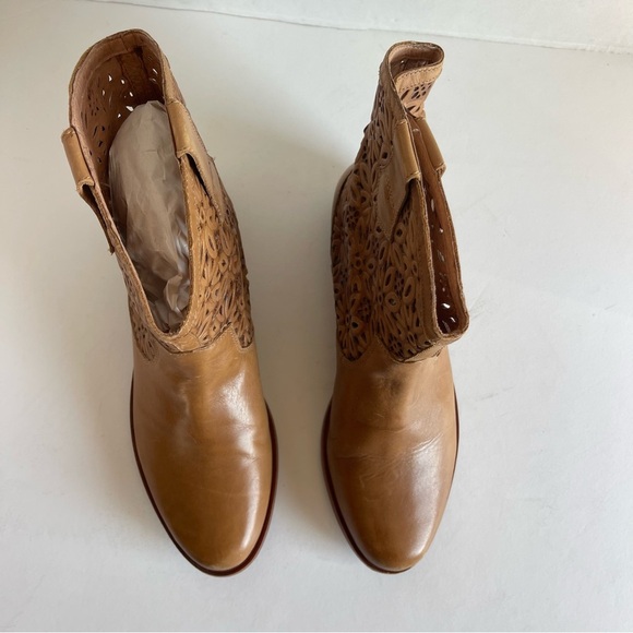 Corso Como Spiro boot in a whiskey burnish laser-cut style Women size 9 - Picture 4 of 13